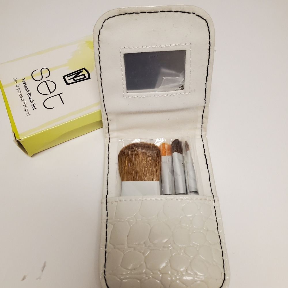 NEW NAPOLEON PERDIS PASSPORT BRUSH SET